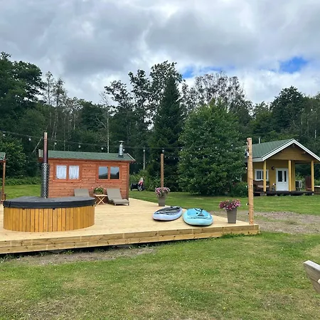 Pihla Rannamaja Sauna Ja Kuemblustuenniga Vintri Exterior photo