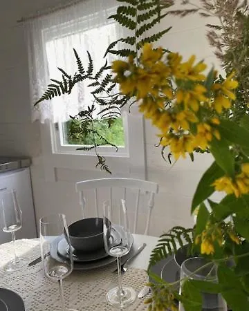 Pihla Rannamaja Sauna Ja Kuemblustuenniga Vintri Exterior photo