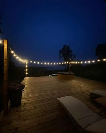 Pihla Rannamaja Sauna Ja Kuemblustuenniga Vintri Exterior photo
