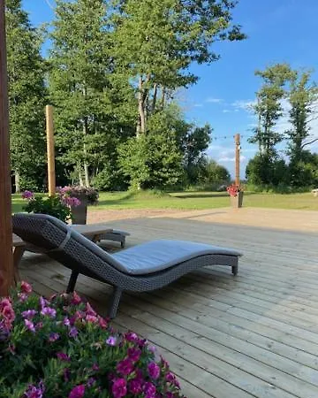 Pihla Rannamaja Sauna Ja Kuemblustuenniga Vintri Exterior photo
